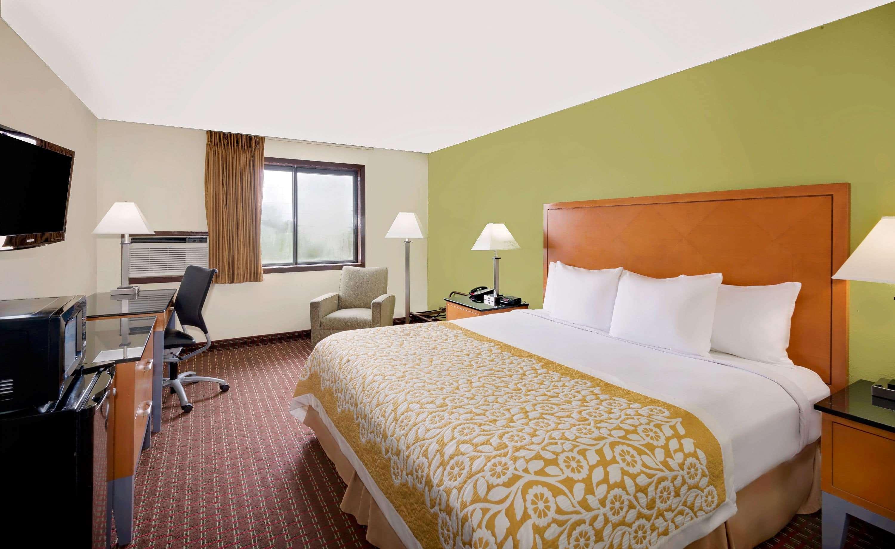 Days Inn By Wyndham Fort Dodge Exterior photo